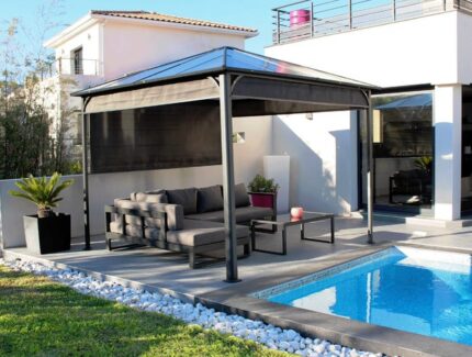 Idéal - Pergola autoportante en aluminium et acier 3x3m avec couverture en polycarbonate et 4 brises soleil