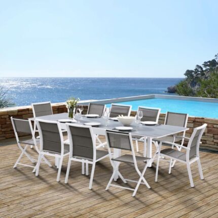 Ensemble MODULO 6/10p en aluminium blanc et verre trempé gris perle avec 6 fauteuils et 4 chaises pliantes en aluminium et textilène