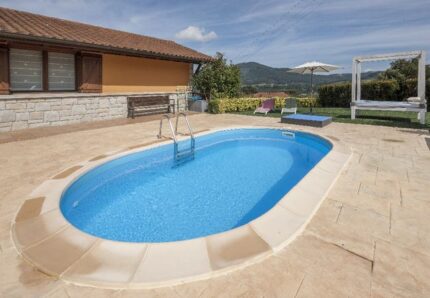 Piscine ovale enterrée 6,00m x 3,20 x H: 1,50m - Filtration à sable