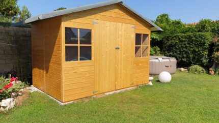 Abri de jardin avec panneaux en bois de sapin blanc de Val Ridanna