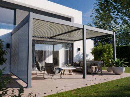 Pergola Bioclimatique Aluminium Adossée 19m2 - 3,6x5,3 - Store Latéral Inclus - Anthracite - 34 lames en Aluminium Inclinables a 120° - Tonnelle